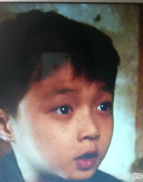 张艺兴童年照曝光 原来小时候就是一枚老戏骨啊