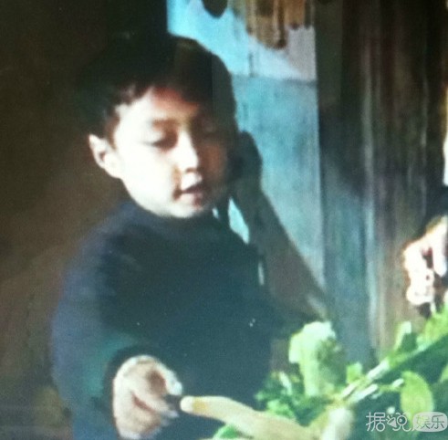 张艺兴童年照曝光 原来小时候就是一枚老戏骨啊