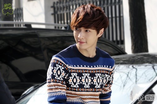 张艺兴童年照曝光 原来小时候就是一枚老戏骨啊