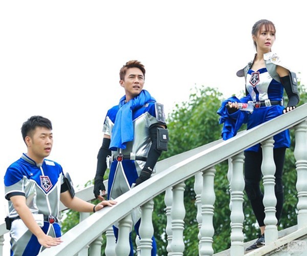 杜海涛沈梦辰快乐大本营同框 穿情侣拖鞋贴身热舞