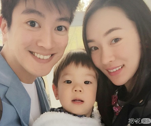 霍思燕疑怀二胎 与杜江合体秀恩爱