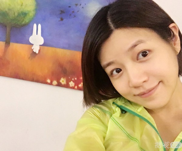 陈妍希怀孕晒素颜照 面部圆润宛如18岁