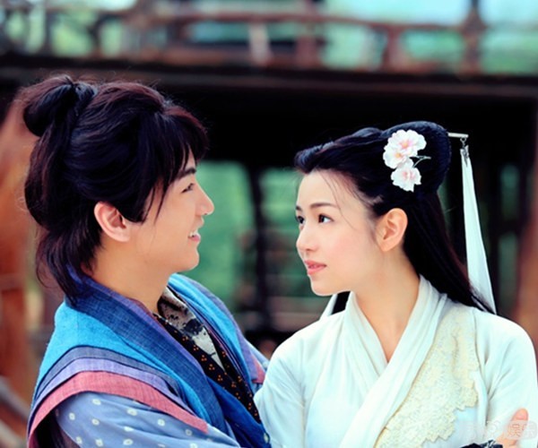 陈妍希怀孕晒素颜照 面部圆润宛如18岁