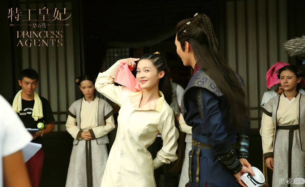 《楚乔传》曝光杀青特辑，林更新戳赵丽颖脸蛋 颖宝萌萌哒~