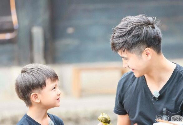 田亮儿子小亮仔帅气逼人 看严父田亮如何调教