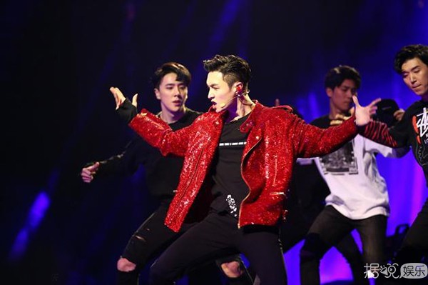 侯佩岑口误错喊张艺兴“宋艺兴”张艺兴：没事的姐姐