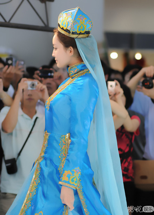 古力娜扎15岁选秀照曝光 实力打脸那些整容说