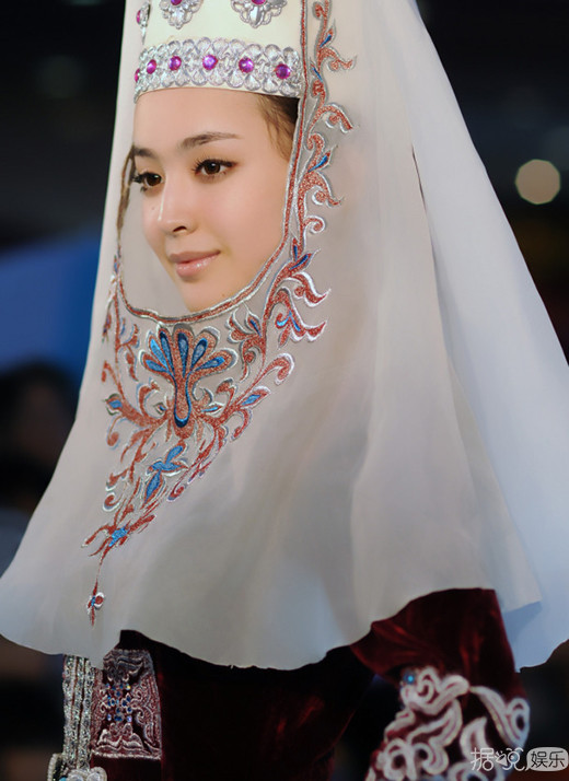 古力娜扎15岁选秀照曝光 实力打脸那些整容说