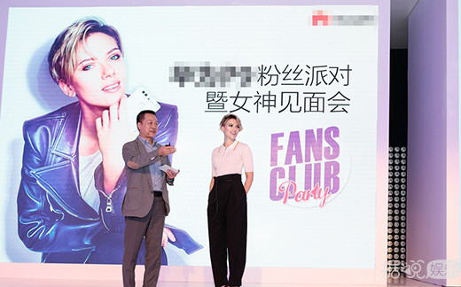 “黑寡妇”斯嘉丽现身深圳见面会 一头短发依然魅力十足