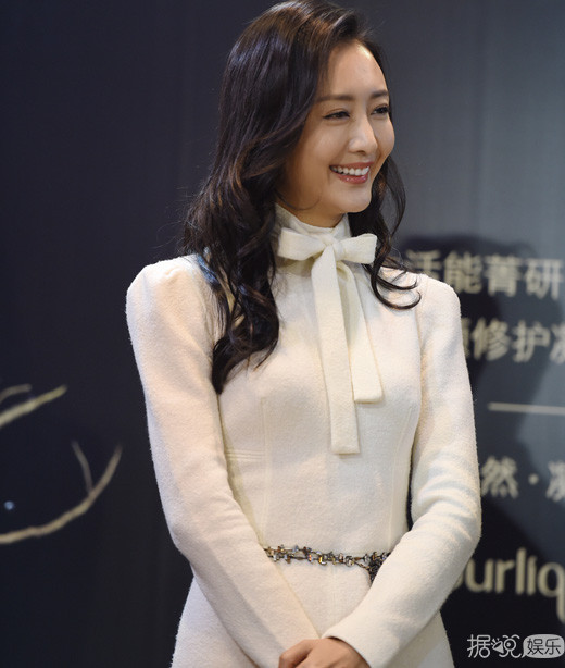 王鸥否认与刘恺威出轨 与张戈曾交往但未结婚