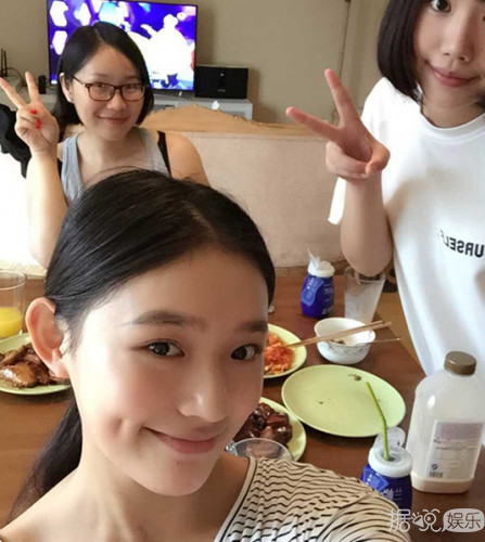 林允素颜元气满满 最小的星女郎潜力无限