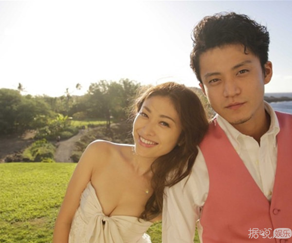 小栗旬妻子挺大肚接送女儿 二胎的好消息也快到了