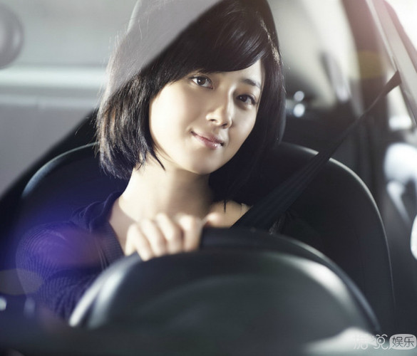 桂纶镁短发造型迷人 文艺女神的华丽转身