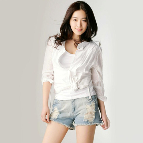 "李小男"阚清子拍性感照 网友大呼猜不到