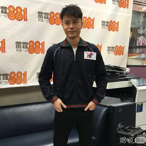 李克勤爱妻庆生 与李嘉欣同框比美