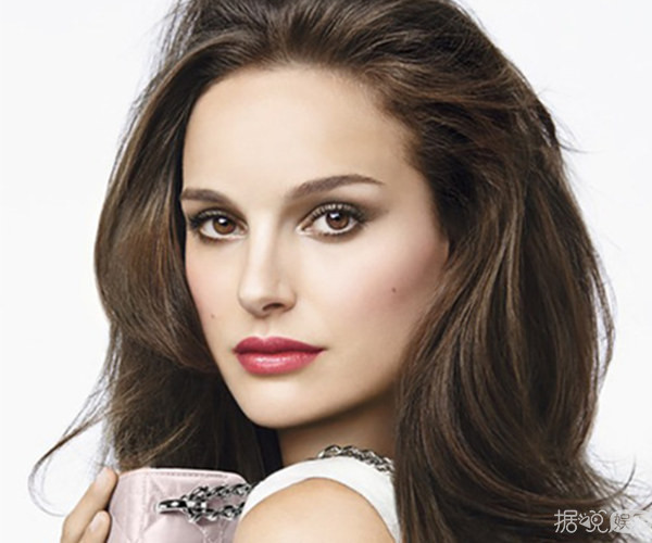 娜塔丽波特曼怀孕 身材发福也不忘自拍