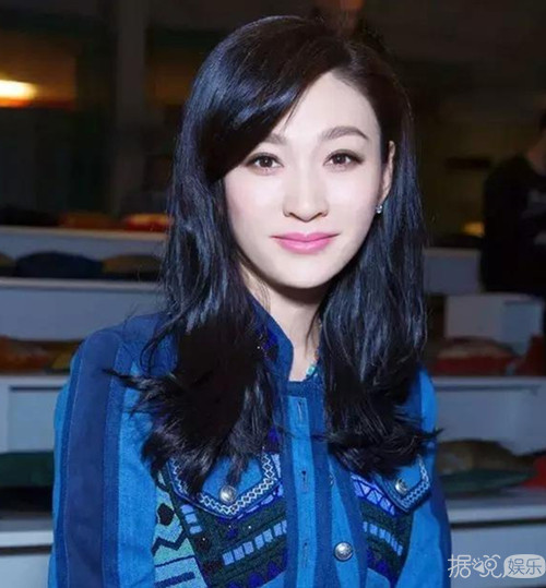 最有正义感的女星--李小冉 暗讽林丹出轨事件：比吃苍蝇还恶心！