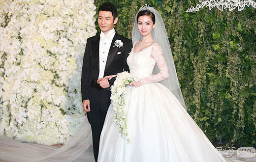 黄晓明疑似躺枪出轨事件 老婆Baby挺孕肚忙表白