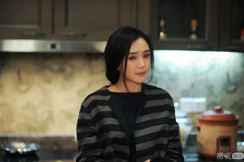 《咱们相爱吧》秦岚饱受折磨 不仅受婆婆继女的压制，还要遭受老公的暴力