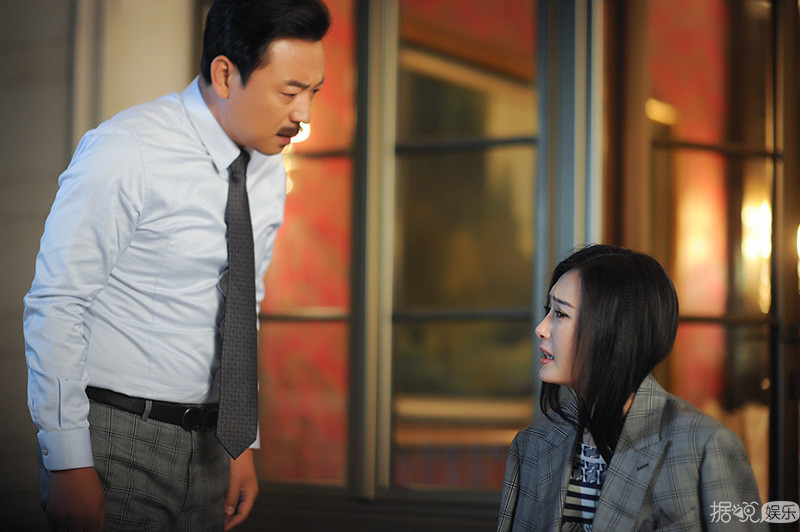 《咱们相爱吧》秦岚饱受折磨 不仅受婆婆继女的压制,还要遭受老公的暴力 《咱们相爱吧》秦岚饱受折磨 不仅受婆婆继女的压制,还要遭受老公的暴力