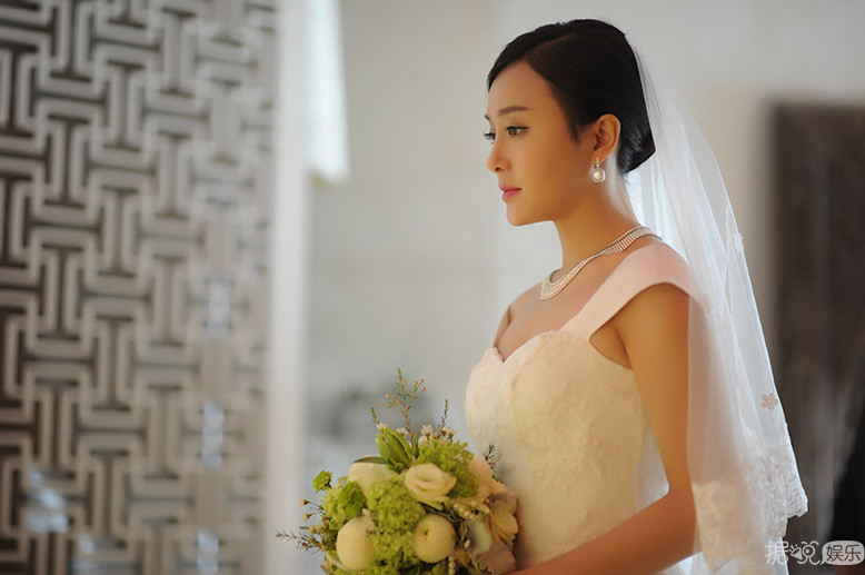 《咱们相爱吧》秦岚饱受折磨 不仅受婆婆继女的压制，还要遭受老公的暴力