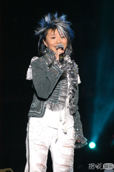 “超女”黄雅莉11年后又被热议 天知道这些年她都经历了什么