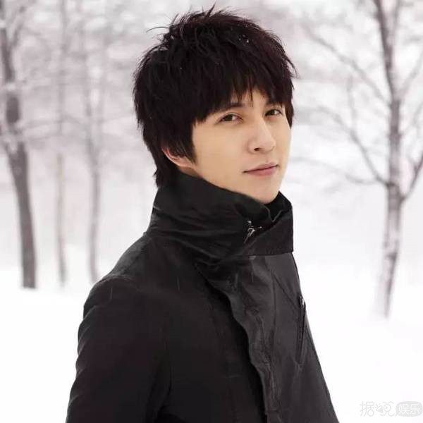 薛之谦割双眼皮留下后遗症？  长的帅还这么红为啥要整容