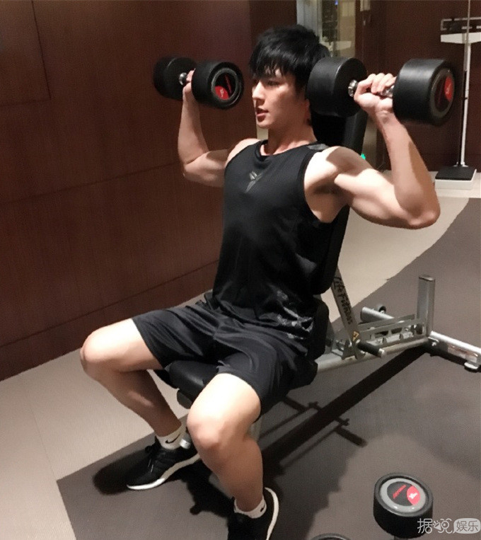 生日被拍再传出柜  炎亚纶怒骂媒体乱做文章