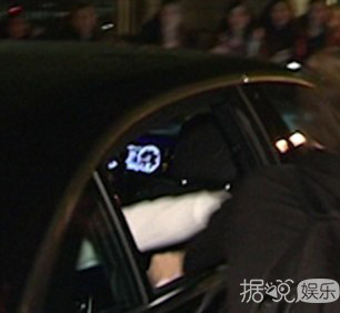 男子遭比伯挥拳致流血 这就是强“撩”偶像的代价！