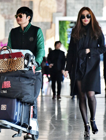 “360度全死角男神”王大治疑似新戏女友曝光 董洁曾为他出轨…… “360度全死角男神”王大治疑似新戏女友曝光 董洁曾为他出轨……