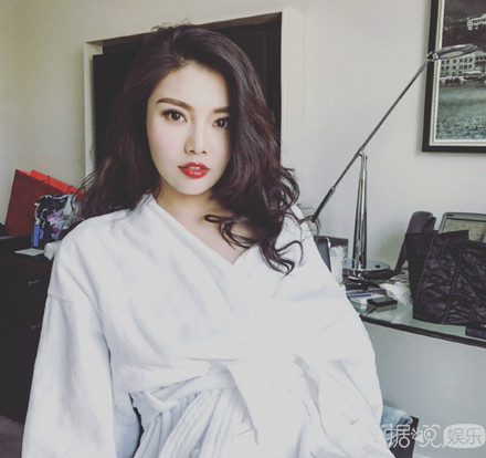 《余罪》徐冬冬秀内衣照 好身材引人艳羡