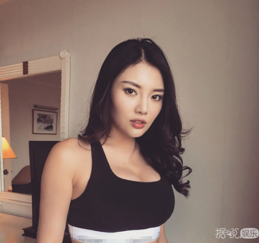 《余罪》徐冬冬秀内衣照 好身材引人艳羡