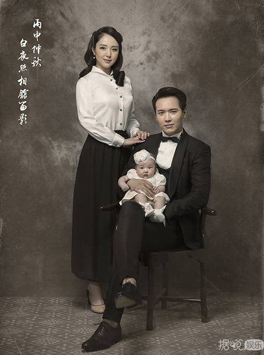 高云翔董璇首曝全家福，一家七口其乐融融