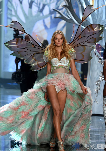 超模艾妮可为杂志拍时尚大片 身材火辣性感撩人