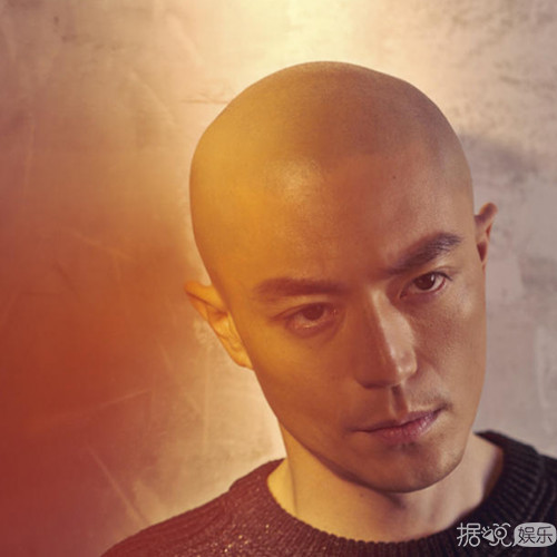 霍建华光头登封面 光头的华哥依然很帅嘛