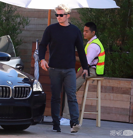 水果姐奥兰多过感恩节 间接否认分手传闻