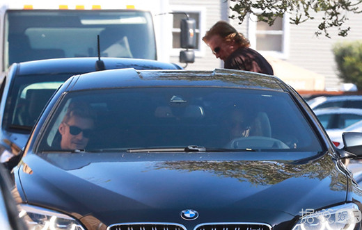 水果姐奥兰多过感恩节 间接否认分手传闻