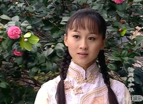 练束梅最新写真曝光 简洁尽显优雅气质