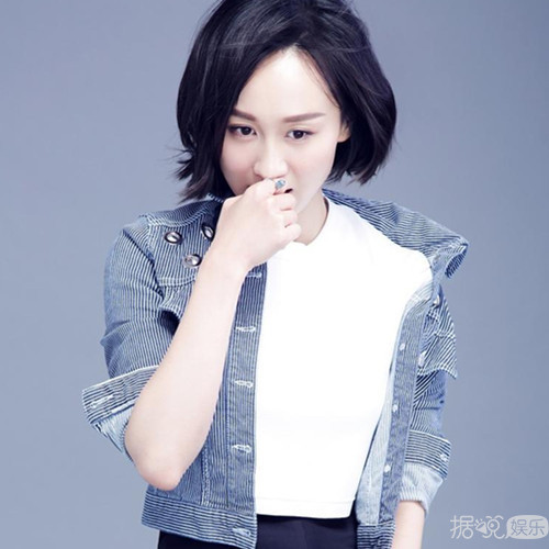 练束梅最新写真曝光 简洁尽显优雅气质