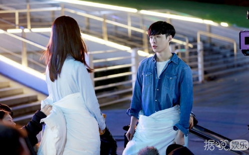 中国版《求婚大作战》张艺兴称赞陈都灵很纯 很耐看