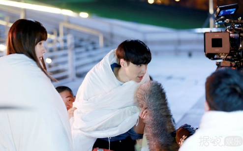 中国版《求婚大作战》张艺兴称赞陈都灵很纯 很耐看