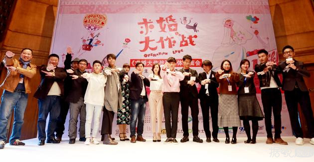 中国版《求婚大作战》张艺兴称赞陈都灵很纯 很耐看