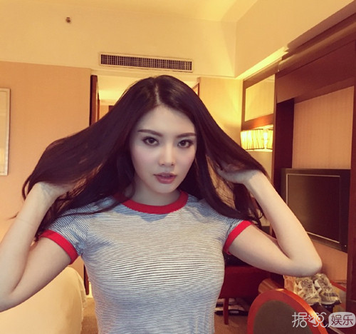 性感大嫂徐冬冬身材惹眼 曾介入王鸥撕逼大战