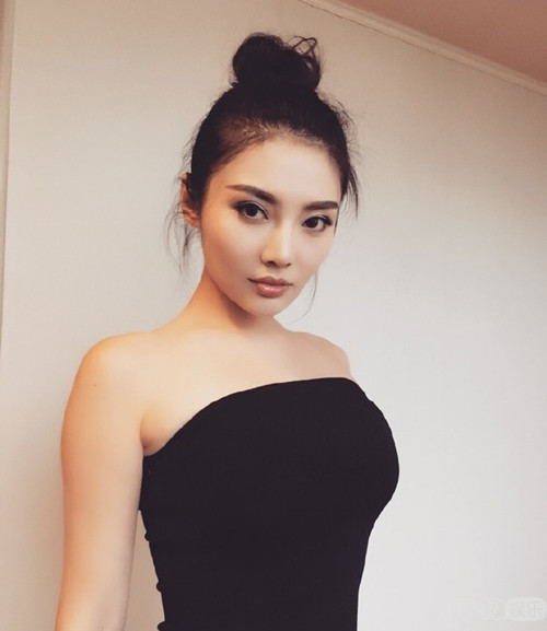 性感大嫂徐冬冬身材惹眼 曾介入王鸥撕逼大战