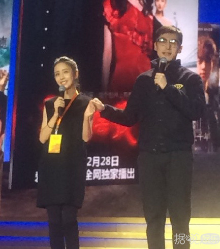 胡歌变身“眼镜胡”参加文代会 实力演绎老干部如何养成