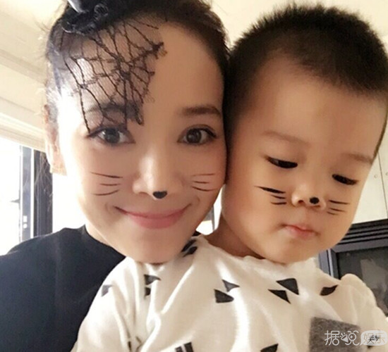 人妻侯佩岑被评为内衣女神 来内地主持功力大增