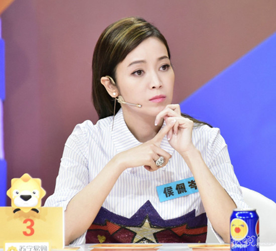 人妻侯佩岑被评为内衣女神 来内地主持功力大增