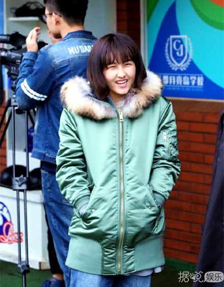 张子枫最新写真曝光 笑容灿烂少女感十足