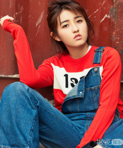 张子枫最新写真曝光 笑容灿烂少女感十足