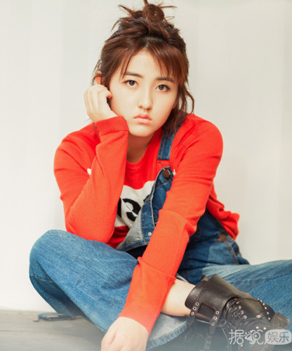 张子枫最新写真曝光 笑容灿烂少女感十足